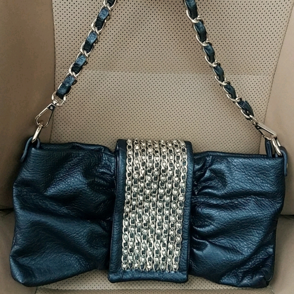 Beautiful Metal Chain Clutch - Picture 5 of 5